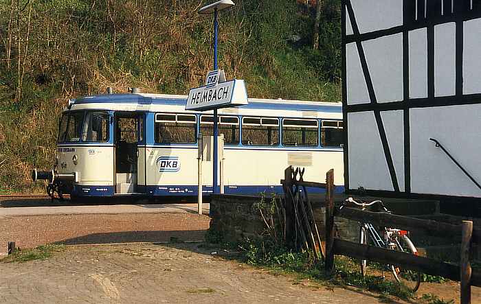 Schienenbus der DKB im Bf Heimbach, vorne Fahrrad