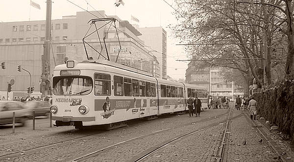 KVB-Gepaeckwagen 3019 auf dem Neumarkt