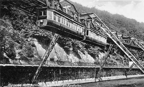 Schwebebahnwagen in Wuppertal-Unterbarmen, Hardtufer